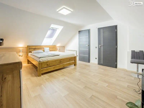 Prodej domu 300 m², pozemek 1220 m²
