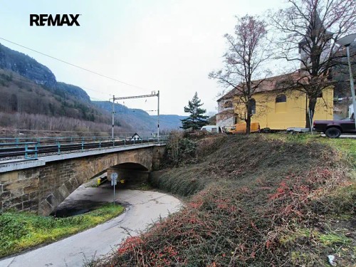 Prodej stavebního pozemku 1057 m²