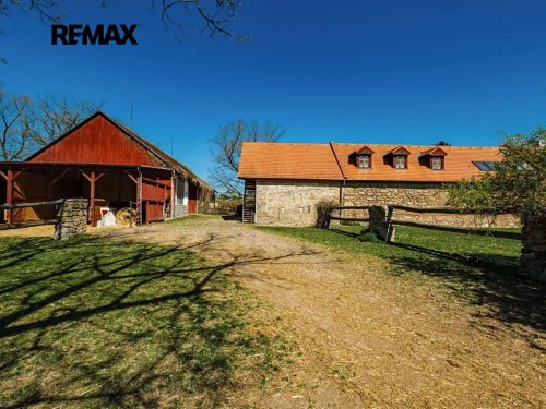 Prodej zemědělské usedlosti 770 m², pozemek 25646 m²