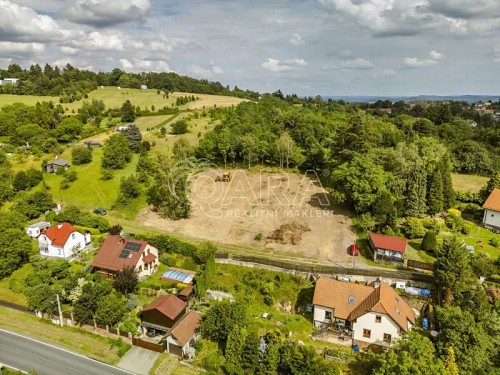 Prodej stavebního pozemku 1296 m²