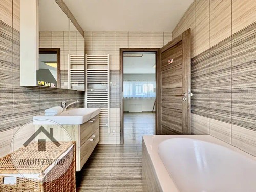 Prodej domu 240 m², pozemek 677 m²