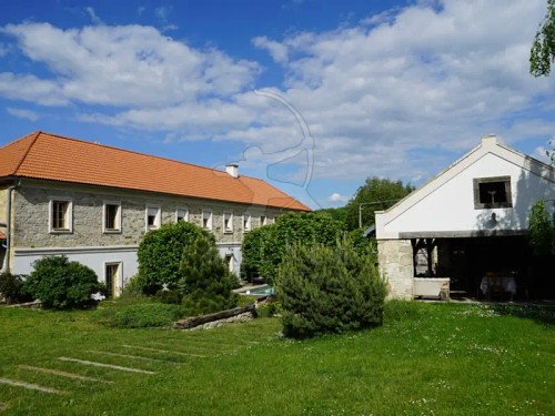 Prodej domu 365 m², pozemek 1972 m²