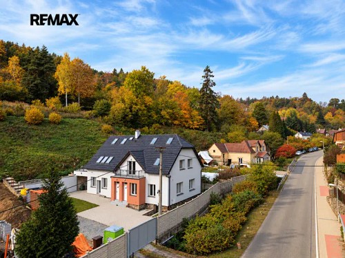 Prodej domu 272 m², pozemek 143 m²
