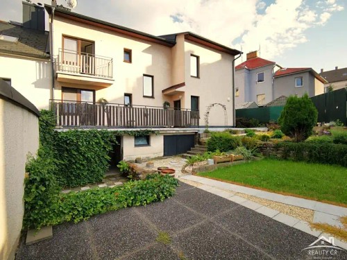 Prodej domu 328 m², pozemek 438 m²
