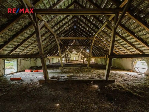 Prodej zemědělské usedlosti 830 m², pozemek 978 m²