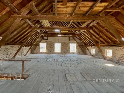 Prodej domu 2133 m², pozemek 6094 m²