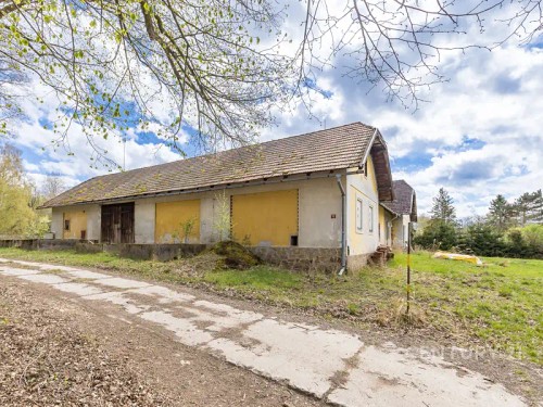 Prodej domu 400 m², pozemek 15909 m²
