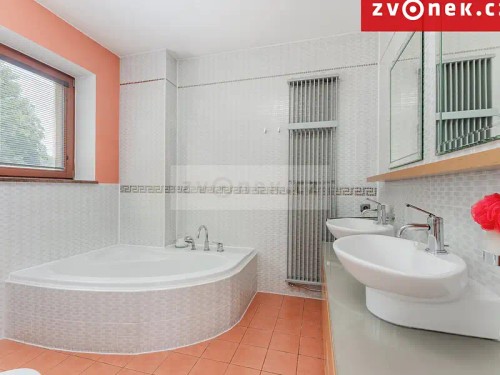 Prodej vily 540 m², pozemek 1700 m²