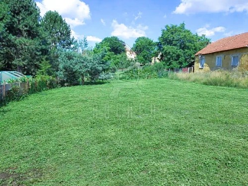 Prodej stavebního pozemku 1068 m²