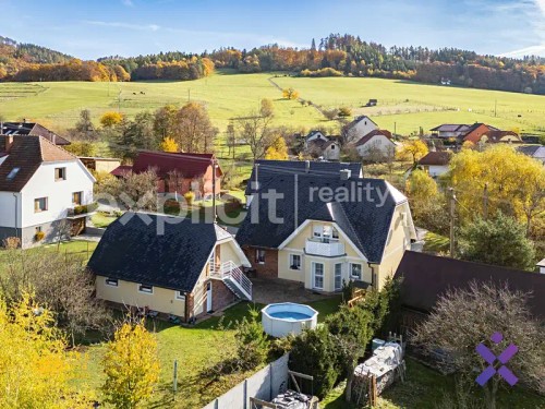 Prodej domu 234 m², pozemek 998 m²