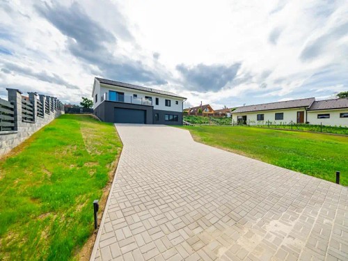 Prodej domu 260 m², pozemek 1180 m²