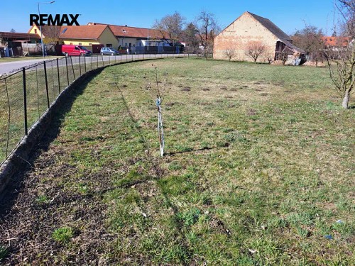 Prodej stavebního pozemku 2100 m²