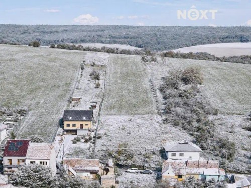 Prodej stavebního pozemku 1300 m²