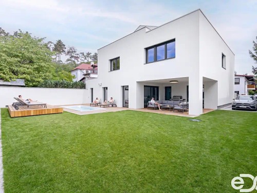 Prodej vily 375 m², pozemek 485 m²