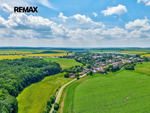 Prodej stavebního pozemku 1305 m²