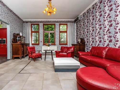 Prodej vily 470 m², pozemek 3496 m²