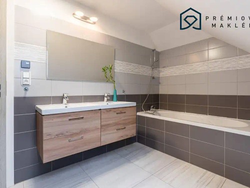 Prodej domu 353 m², pozemek 772 m²