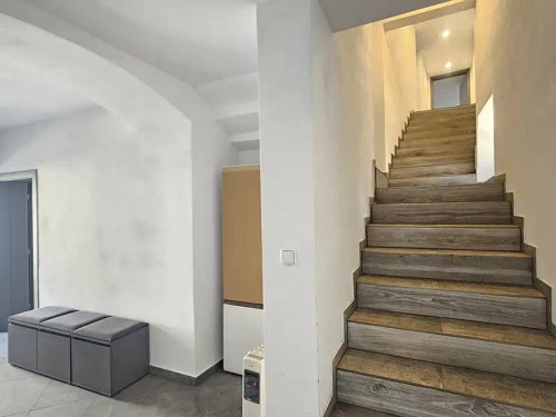 Prodej domu 1143 m², pozemek 1573 m²
