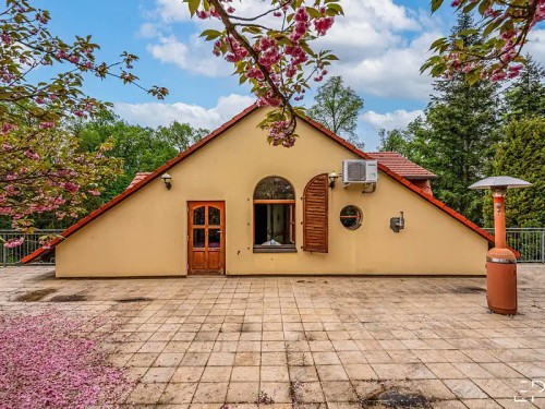 Prodej vily 470 m², pozemek 3496 m²