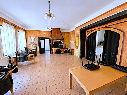 Prodej domu 770 m², pozemek 1076 m²
