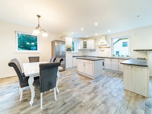 Prodej domu 360 m², pozemek 724 m²