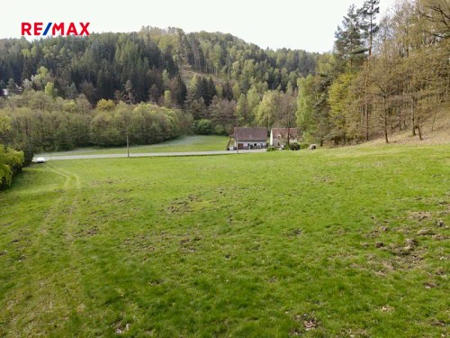 Prodej stavebního pozemku 3700 m²