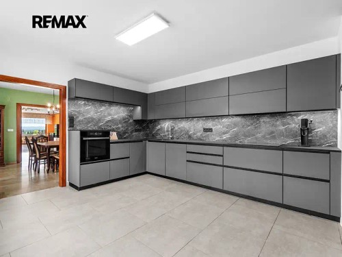 Prodej domu 570 m², pozemek 1464 m²