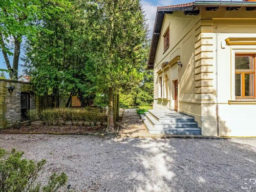 Prodej vily 470 m², pozemek 3496 m²