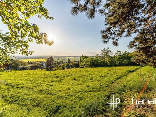 Prodej stavebního pozemku 1058 m²