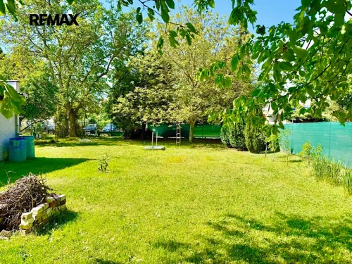 Prodej stavebního pozemku 922 m²