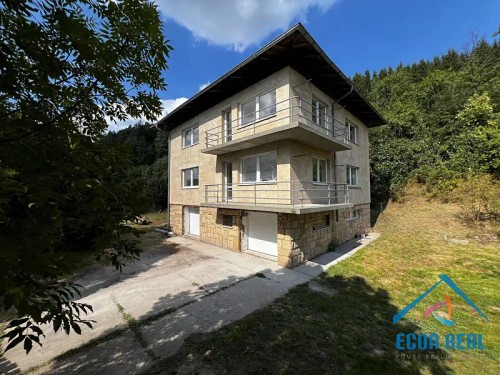 Prodej domu 300 m², pozemek 2815 m²