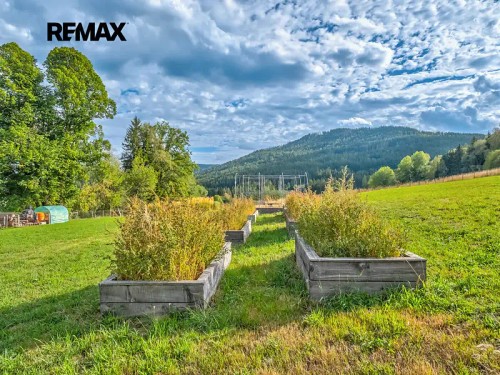 Prodej stavebního pozemku 1749 m²