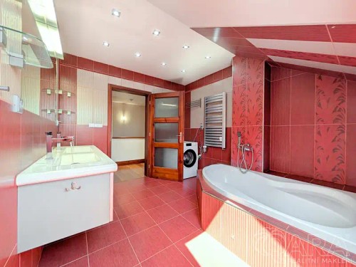 Prodej domu 373 m², pozemek 2175 m²