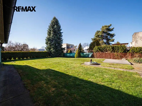Prodej stavebního pozemku 984 m²