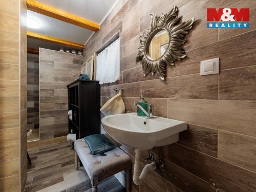 Prodej domu 228 m², pozemek 1683 m²