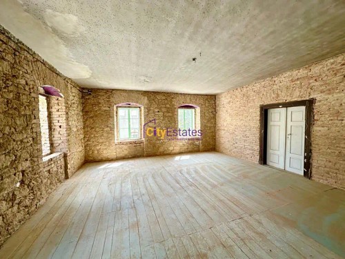 Prodej domu 700 m², pozemek 2500 m²
