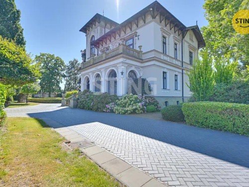 Prodej vily 700 m², pozemek 3228 m²