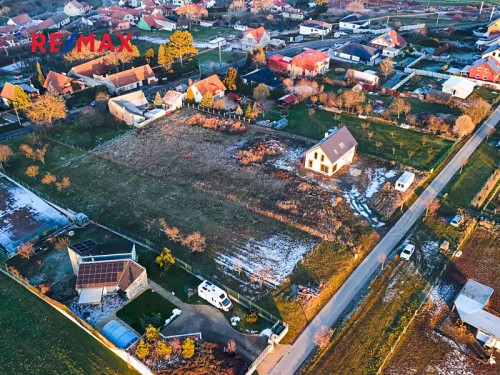 Prodej stavebního pozemku 1998 m²