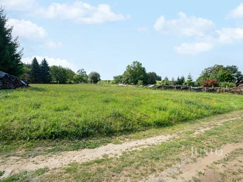 Prodej stavebního pozemku 2476 m²