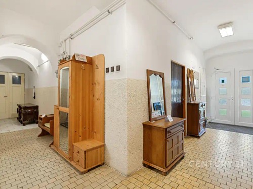 Prodej domu 900 m², pozemek 2785 m²