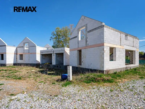 Prodej stavebního pozemku 7643 m²