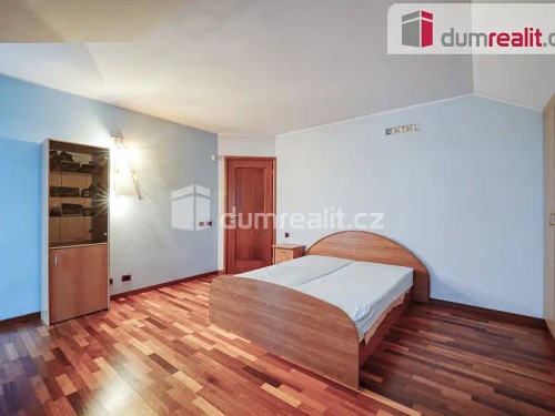 Prodej domu 440 m², pozemek 683 m²