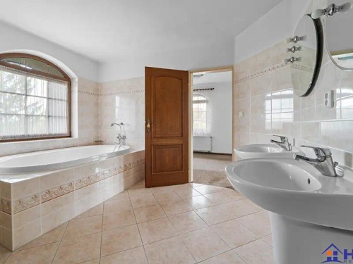 Prodej vily 450 m², pozemek 2270 m²