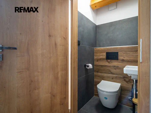 Prodej bytu 4+kk 102 m²