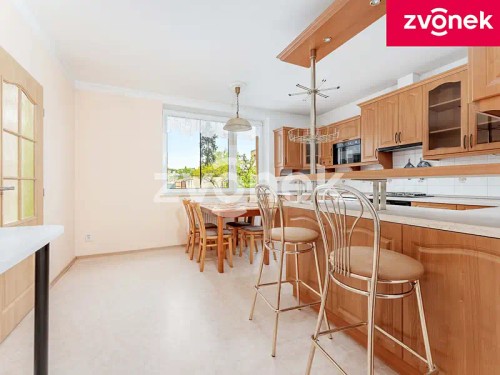 Prodej vily 218 m², pozemek 531 m²