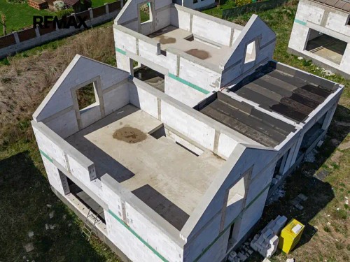 Prodej domu 1388 m², pozemek 7643 m²