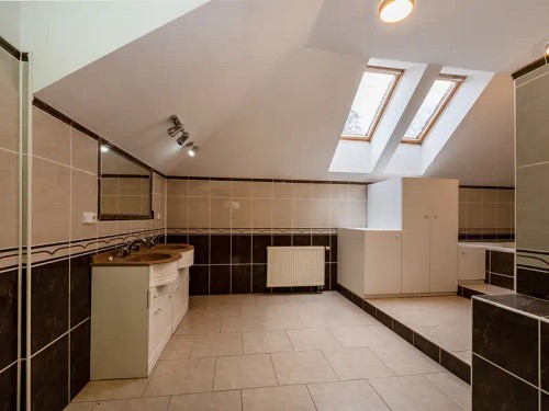 Prodej domu 878 m², pozemek 1752 m²