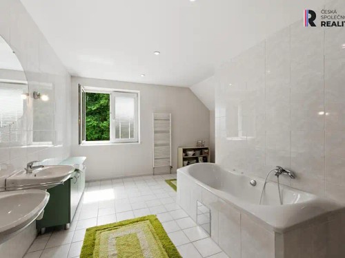 Prodej domu 300 m², pozemek 1343 m²