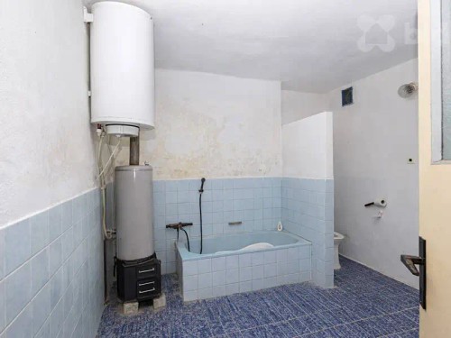Prodej domu 950 m², pozemek 24944 m²