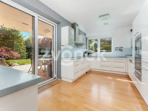 Prodej vily 479 m², pozemek 1503 m²